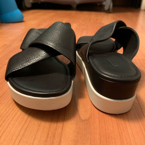 New Ecco Slide - Picture 2 of 3